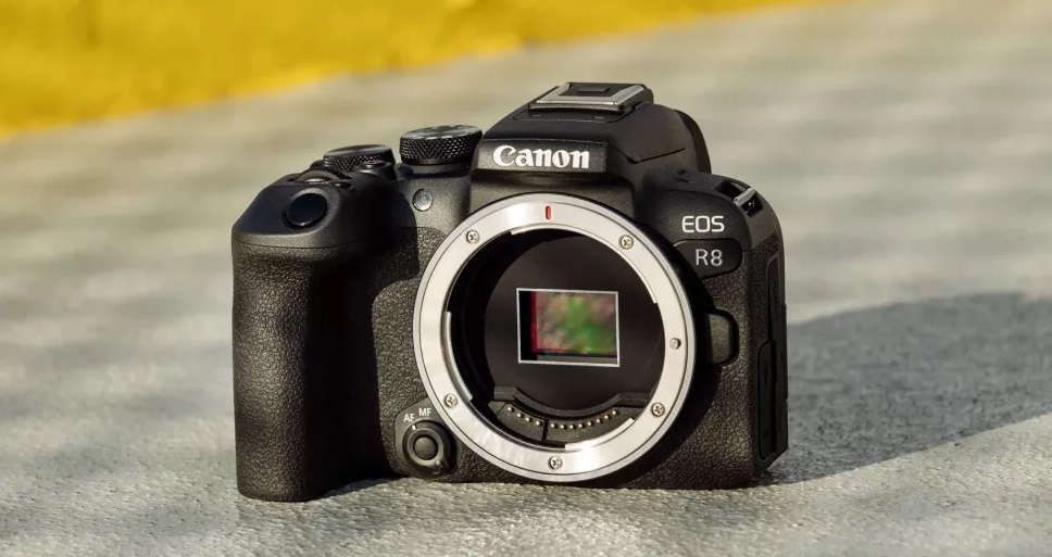 Máy ảnh Canon EOS R8 mới sắp ra mắt cùng ống kính RF-S?