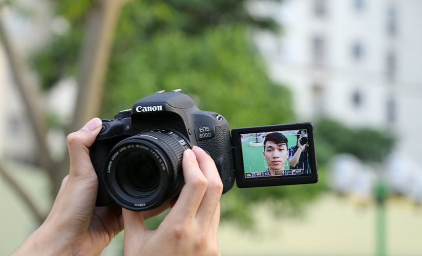 Nikon D5600 với Canon EOS 800D: Mua máy ảnh nào