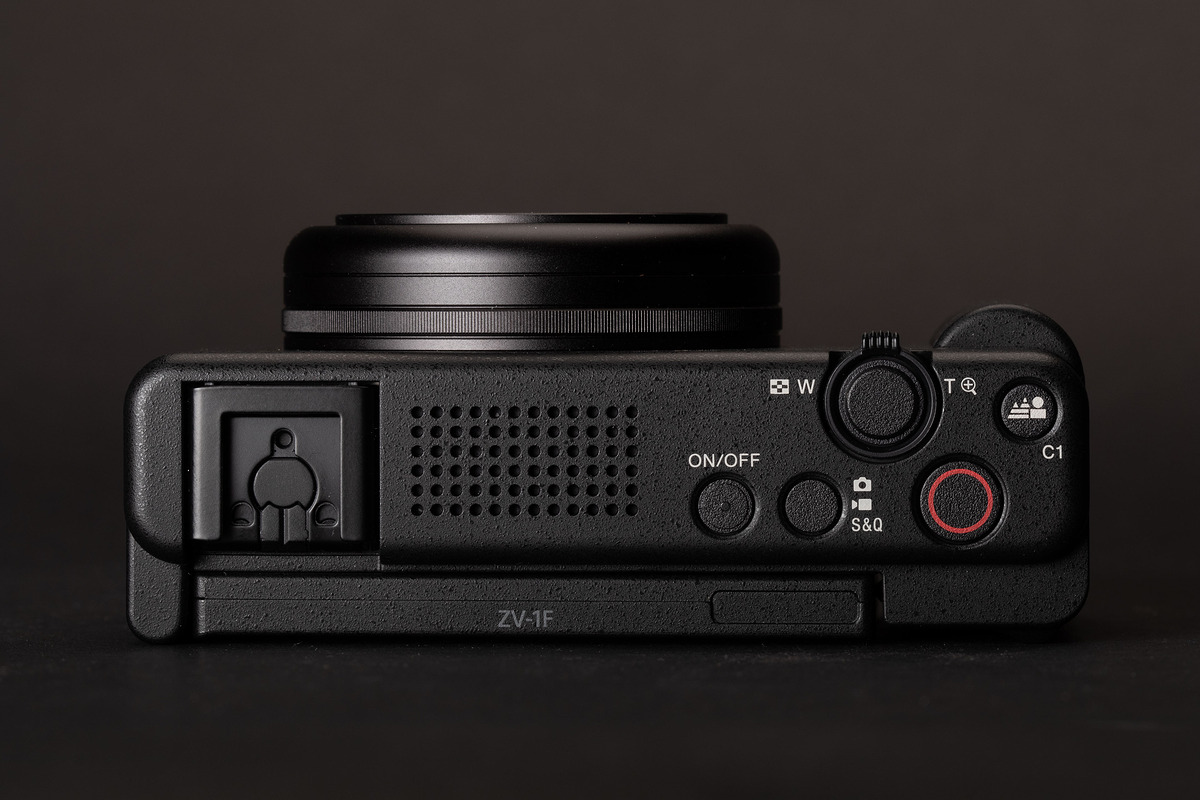 Ra mắt Sony ZV-1F: Máy ảnh video focus-and-shoot dành cho 