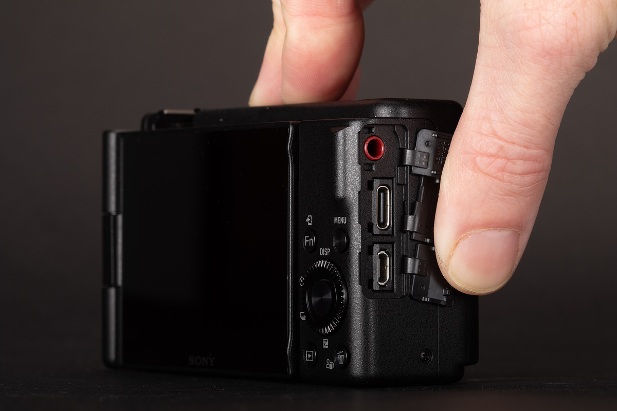 Ra mắt Sony ZV-1F: Máy ảnh video focus-and-shoot dành cho 