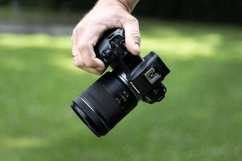 Điểm mặt 6 lens cho Canon EOS R7 đáng mua, cân mọi thể loại hình