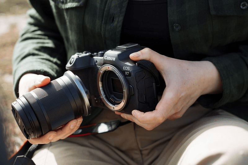 Canon công bố EOS R7 và EOS R10 - Máy ảnh APS-C nhỏ gọn