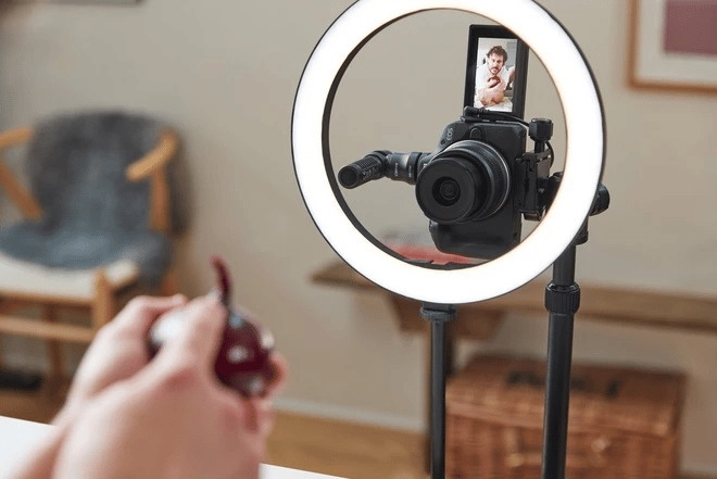  Trở thành content creator 'đa thể loại' cùng Canon R50