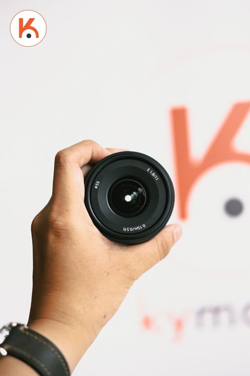 Sony E 11mm F1.8: Điểm sáng cho vlog, phong cảnh, nội thất
