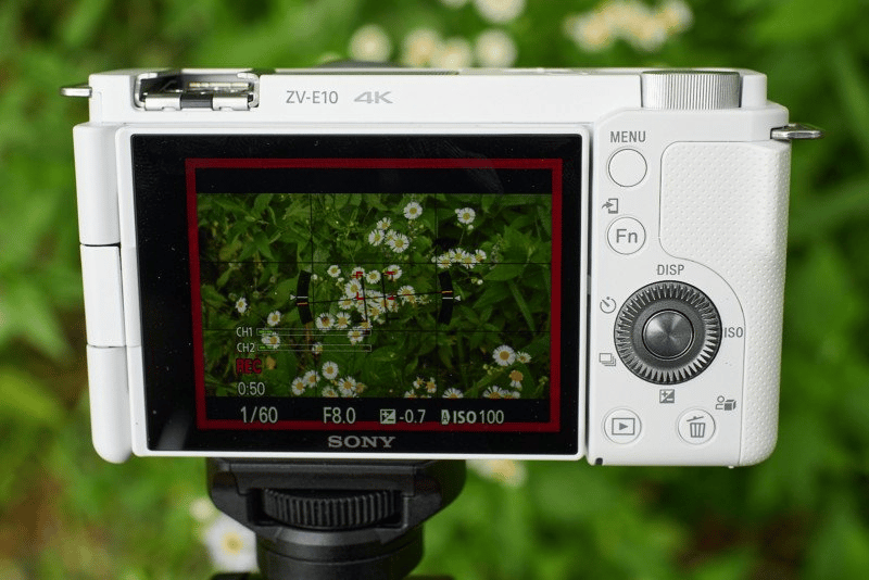Sony ZV-E10 và Fujifilm X-S10: Đâu là máy ảnh là Vlog tốt nhất hiện nay?