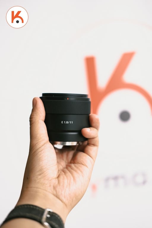 Sony E 11mm F1.8: Điểm sáng cho vlog, phong cảnh, nội thất