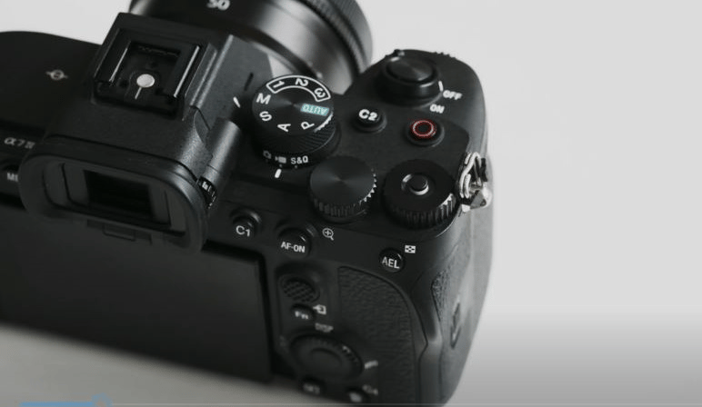 Trên tay Sony A7 Mark IV: Cú đột phá của dòng máy ảnh full-frame