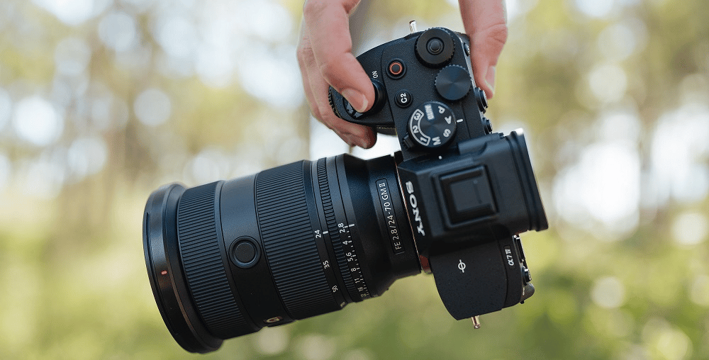 Sony chuẩn bị công bố ống kính 20-70mm đầu tiên trên thế giới?