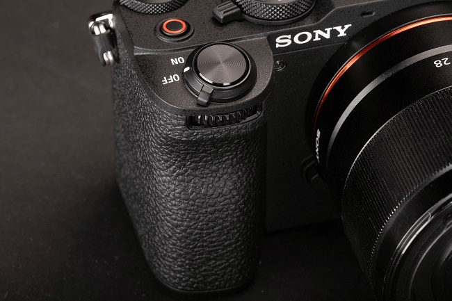 Trên tay Sony a7C II và a7CR, có còn là máy ảnh cấp thấp?