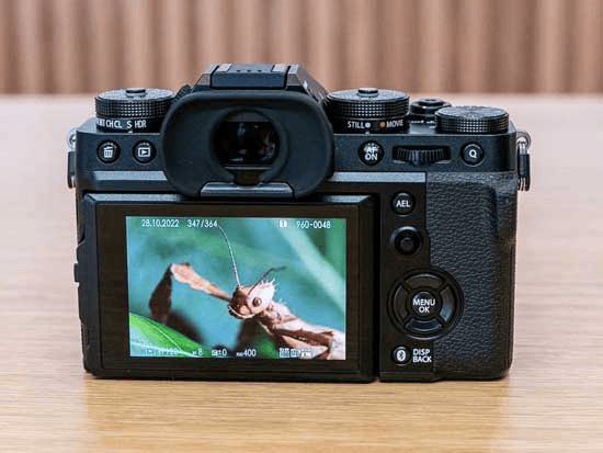 Fujifilm X-T5 và Canon EOS R7: Cuộc chiến không gương lật nâng cao