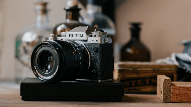 Fujifilm X-T5 và X-H2S: Đâu là máy ảnh "nhỉnh" hơn của Fujifilm?