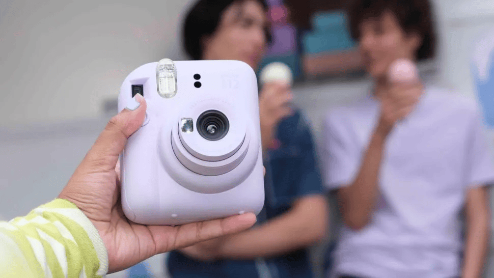 Fujifilm ra mắt Instax Mini 12: Diện mạo mới, tính năng nâng cao