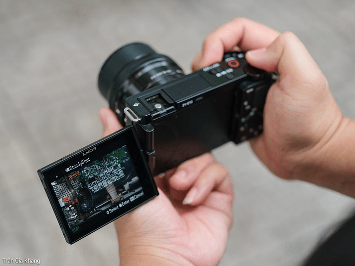 Sony ZV-E10 và Fujifilm X-S10: Đâu là máy ảnh là Vlog tốt nhất hiện nay?