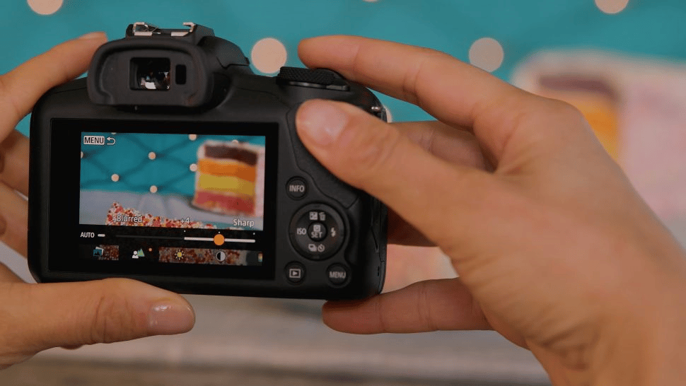 So sánh máy ảnh mirrorless đa năng Canon EOS R100 vs Nikon Z30