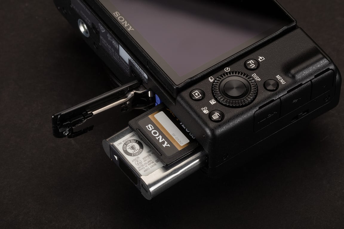 Ra mắt Sony ZV-1F: Máy ảnh video focus-and-shoot dành cho "Gen Z"?
