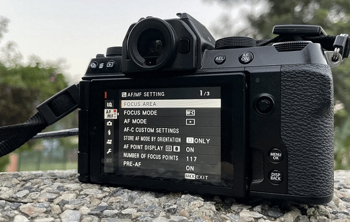 Sony ZV-E10 và Fujifilm X-S10: Đâu là máy ảnh là Vlog tốt nhất hiện nay?