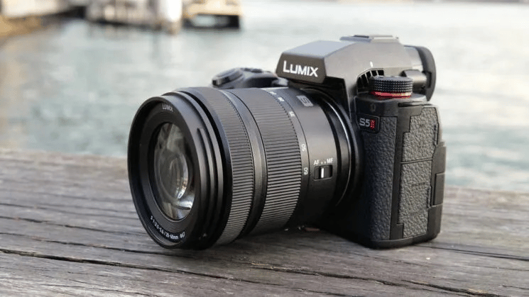 Máy ảnh Panasonic Lumix S5II và S5II X mới trình làng với Phase Hybrid AF