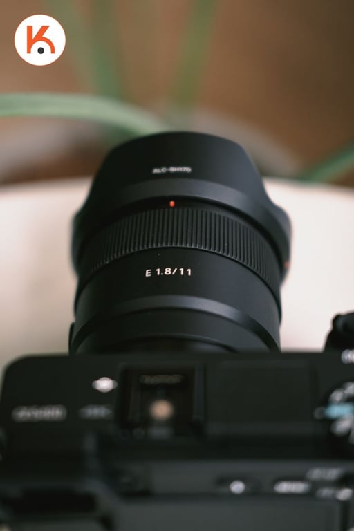 Sony E 11mm F1.8: Điểm sáng cho vlog, phong cảnh, nội thất