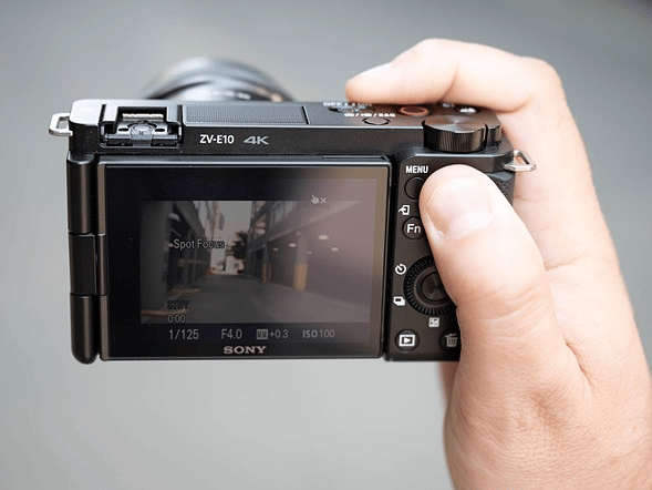 Nikon Z30 và Sony ZV-E10: Ông hoàng vlog thuộc về ai?