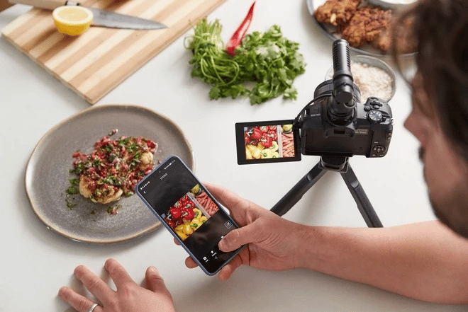 Sự khác biệt giữa EOS R50 và EOS R10 là gì