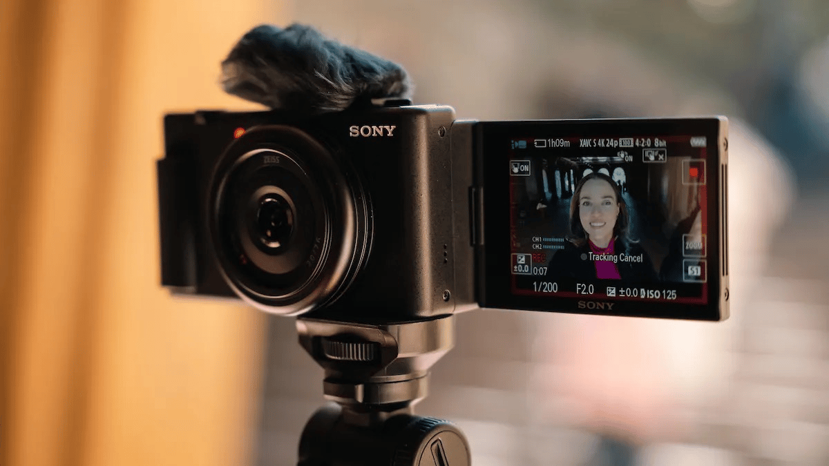 Ra mắt Sony ZV-1F: Máy ảnh video focus-and-shoot dành cho "Gen Z"?