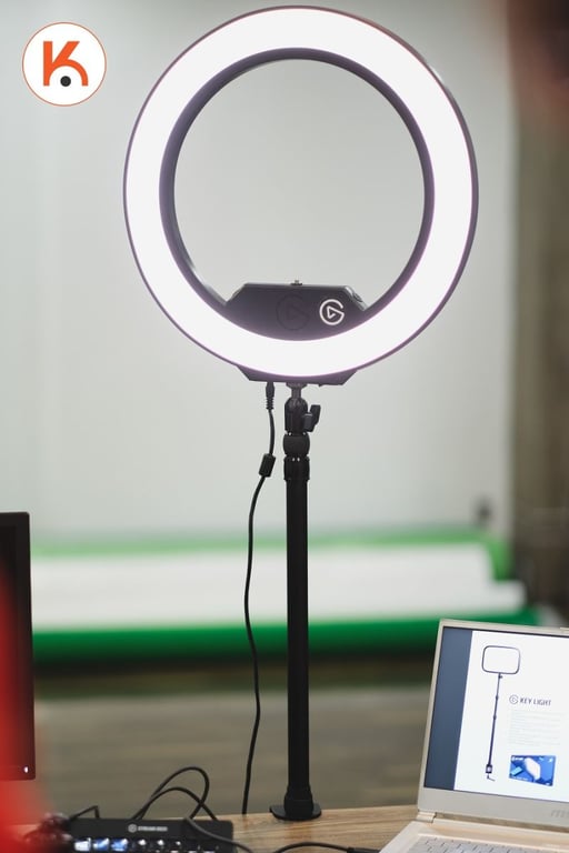 Key light và Ring light - Thiết bị nào phù hợp với mini studio?