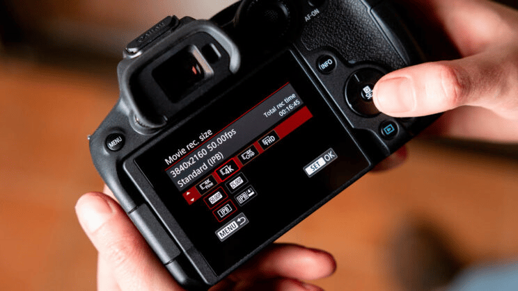 Canon EOS R7 và Canon EOS R6: Cuộc chiến bất phân thắng bại
