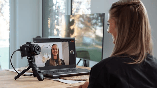 Canon EOS R50 quay vlog