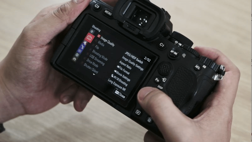 Trên tay Sony A7 Mark IV: Cú đột phá của dòng máy ảnh full-frame