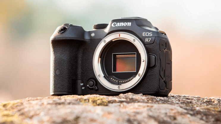Canon EOS R7 và Canon EOS R6: Cuộc chiến bất phân thắng bại