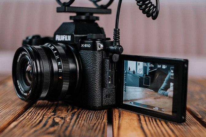 Sony ZV-E10 và Fujifilm X-S10: Đâu là máy ảnh là Vlog tốt nhất hiện nay?