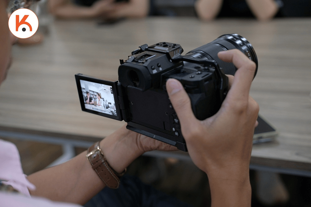 Canon EOS R7 và Fujifilm X-H2S: Cuộc chiến máy ảnh mirrorless APS-C