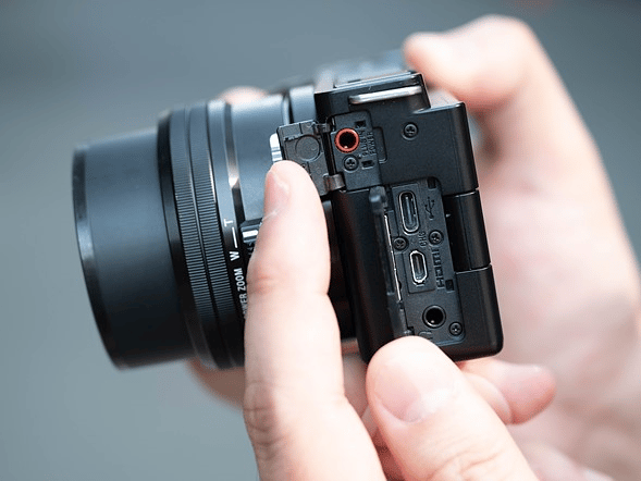 nikon-z30-va-sony-zve10-ong-hoang-vlog-thuoc-ve-ai