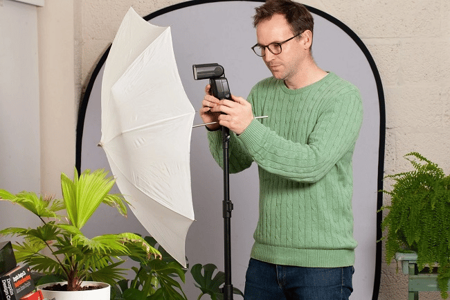 Thiết lập studio chụp chân dung tại nhà với nguồn sáng đơn giản