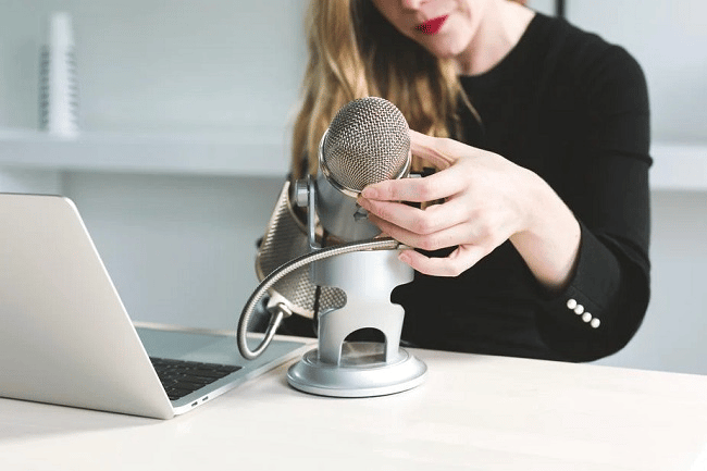 Độ trễ âm thanh là gì? Cách khắc phục trên microphone
